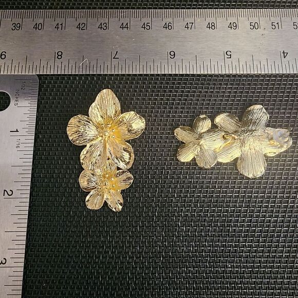 Five Petal Daisy Drop Earrings - Picture 4 of 7